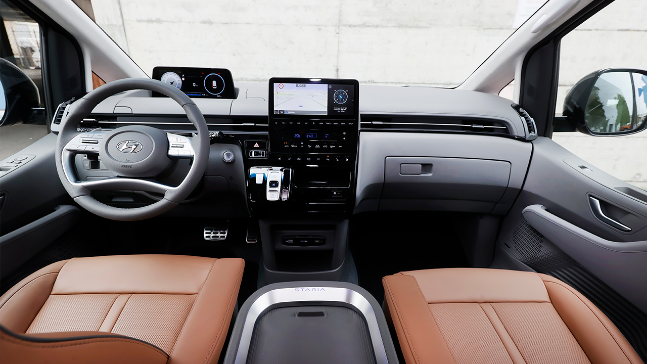 Фото Интерьер hyundai Staria